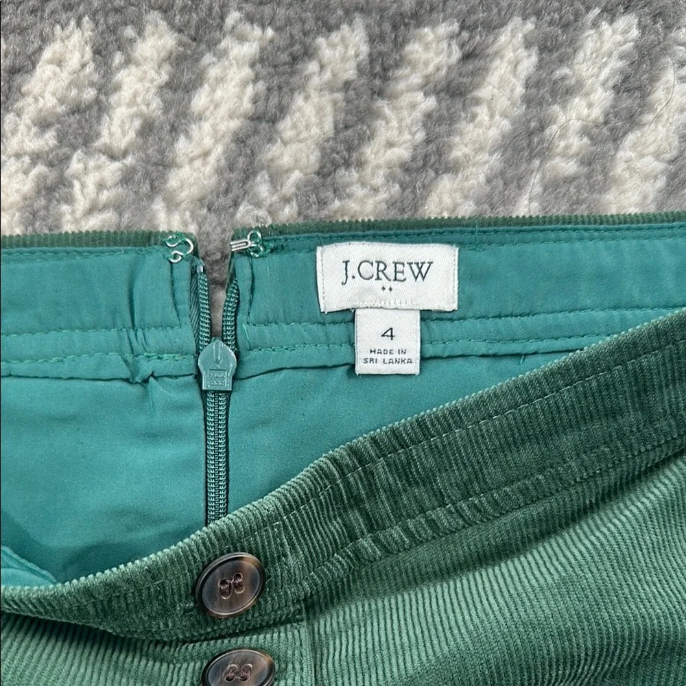 Green Button-Front Skirt - Picture 3 of 5